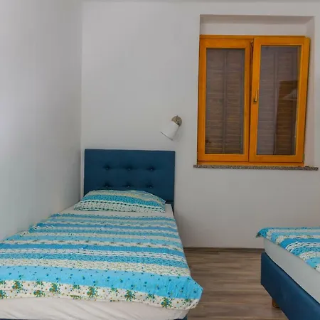 Maris * Цриквеница